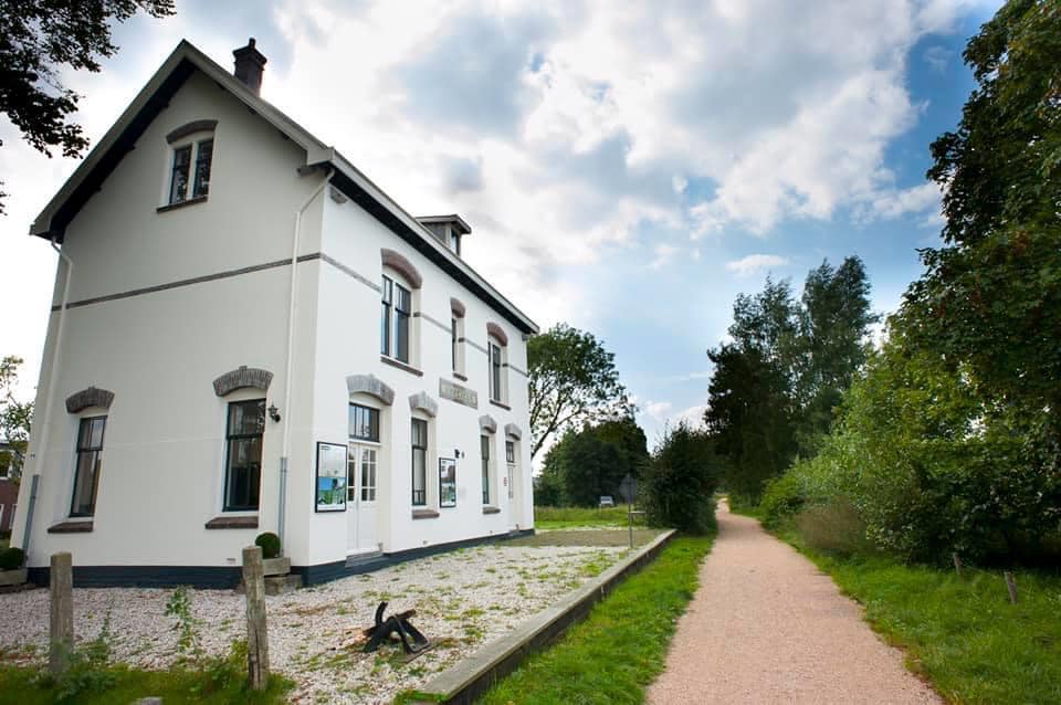 Het wandelpad bij Landelijk vergaderen Utrecht bij Station Vinkeveen